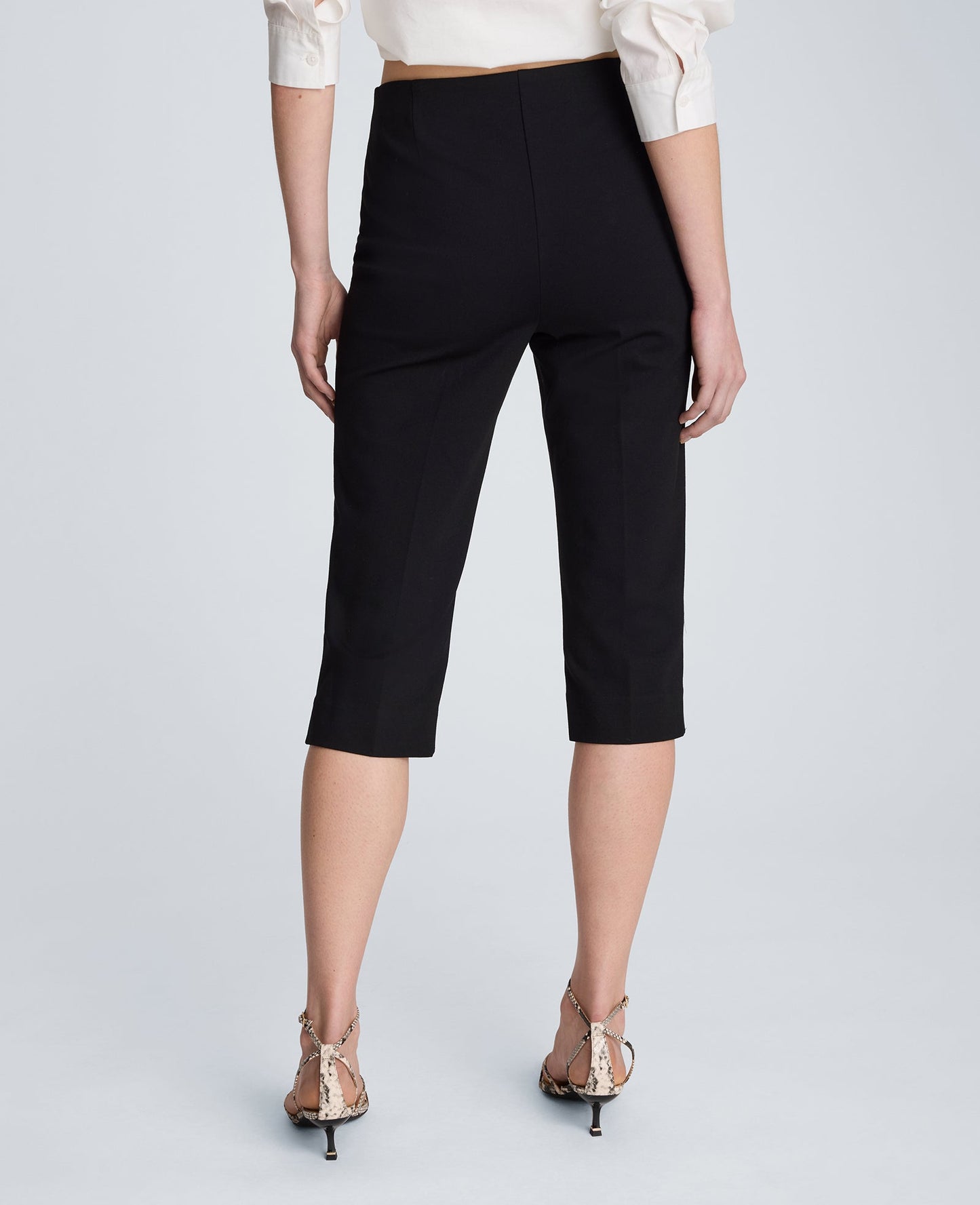 Pull On Capri Legging with Hollywood Waist