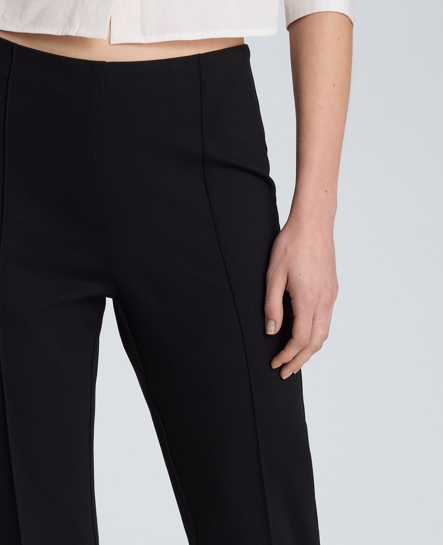 Pull On Capri Legging with Hollywood Waist