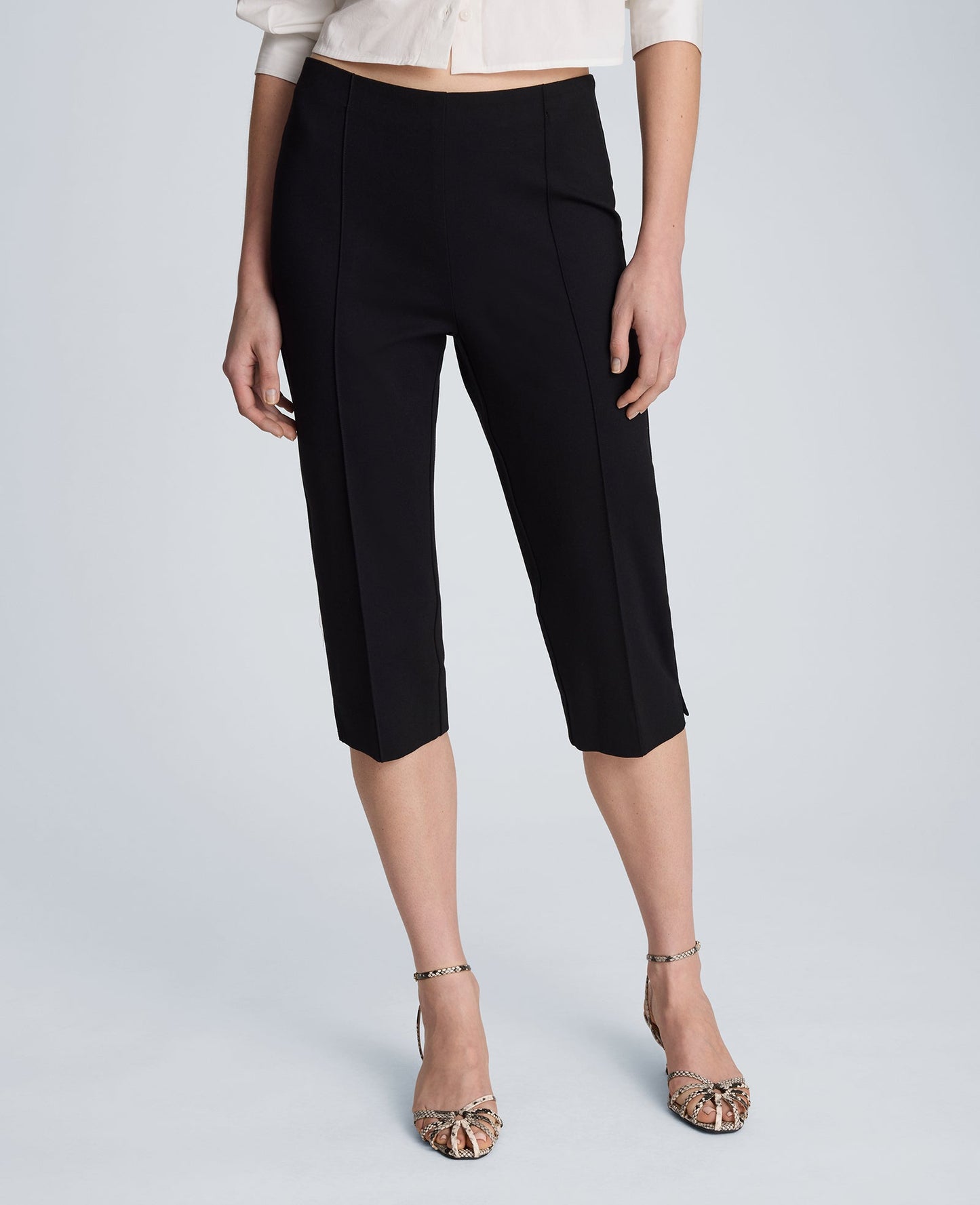 Pull On Capri Legging with Hollywood Waist