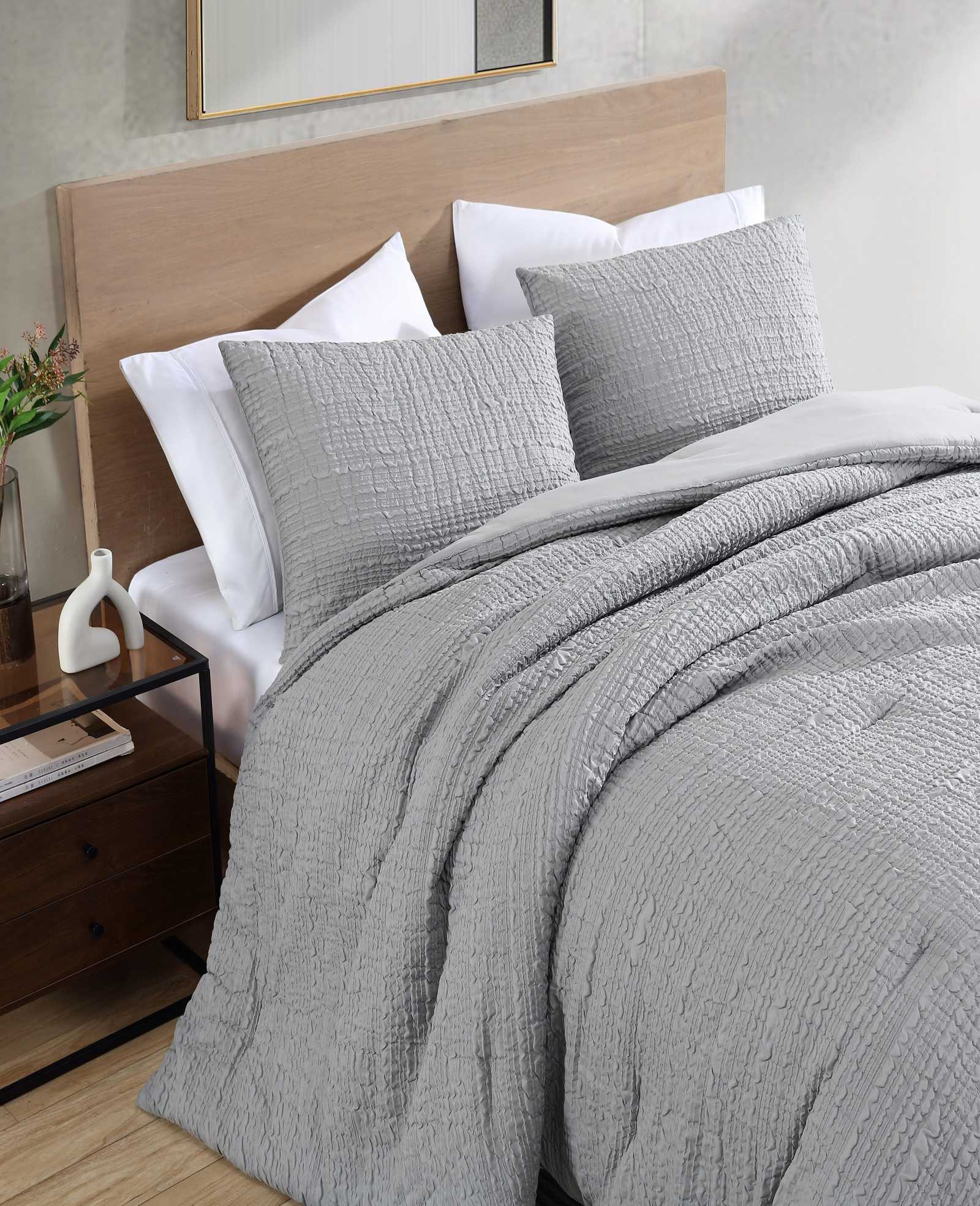 Serenity Wavy Lines Comforter Set